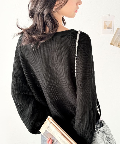 classicalelf（クラシカルエルフ）の「リラクシーで上品。ワッフルニットVネックカーディガン（ドルマンスリーブ）（カーディガン/ボレロ・レディース・ブルー/アイボリー/ブラック・LARGE/MEDIUM/SMALL/X-LARGE）」の19枚目の写真