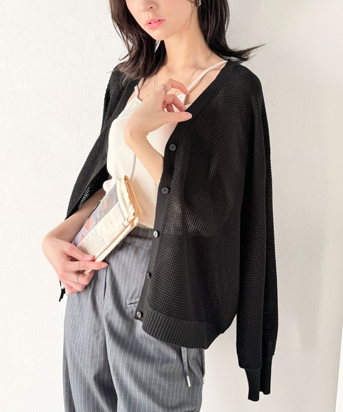 classicalelf（クラシカルエルフ）の「リラクシーで上品。ワッフルニットVネックカーディガン（ドルマンスリーブ）（カーディガン/ボレロ・レディース・ブルー/アイボリー/ブラック・LARGE/MEDIUM/SMALL/X-LARGE）」の4枚目の写真