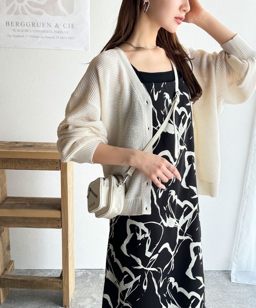 classicalelf（クラシカルエルフ）の「リラクシーで上品。ワッフルニットVネックカーディガン（ドルマンスリーブ）（カーディガン/ボレロ・レディース・ブルー/アイボリー/ブラック・LARGE/MEDIUM/SMALL/X-LARGE）」の12枚目の写真