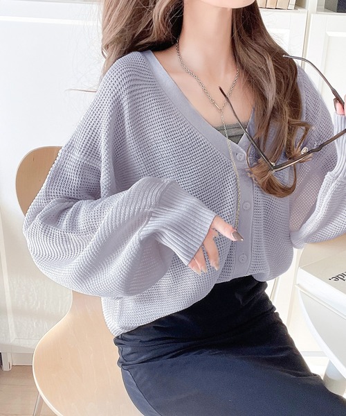 classicalelf（クラシカルエルフ）の「リラクシーで上品。ワッフルニットVネックカーディガン（ドルマンスリーブ）（カーディガン/ボレロ・レディース・ブルー/アイボリー/ブラック・LARGE/MEDIUM/SMALL/X-LARGE）」の8枚目の写真