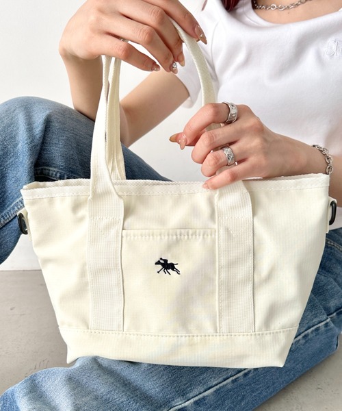 POLOCHAMPS(ポロチャンプス)の「POLOCHAMPS(ポロチャンプス)/2WAY 軽量 ワンポイント刺繍 ショルダーバッグ 手提げ ミニトートバッグ(トートバッグ・レディース・ネイビー/ベージュ/ブラック/アイボリー・FREE)」の2枚目の写真