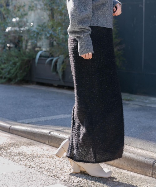 KBF（ケイビーエフ）の「ラメフェザースカート（スカート・レディース・アイボリー/ブラック/ブルー・ONE）」の4枚目の写真