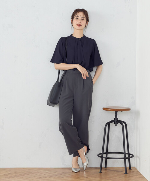 COMME CA ISM（コムサイズム）の「ボウタイ風 半袖ブラウス（シャツ/ブラウス・レディース・グレー/ネイビー/ホワイト・MEDIUM/LARGE）」の4枚目の写真