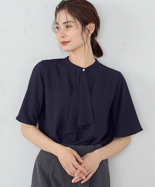 COMME CA ISM（コムサイズム）の「ボウタイ風 半袖ブラウス（シャツ/ブラウス・レディース・グレー/ネイビー/ホワイト・MEDIUM/LARGE）」の5枚目の写真