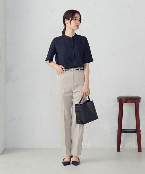 COMME CA ISM（コムサイズム）の「ボウタイ風 半袖ブラウス（シャツ/ブラウス・レディース・グレー/ネイビー/ホワイト・MEDIUM/LARGE）」の6枚目の写真