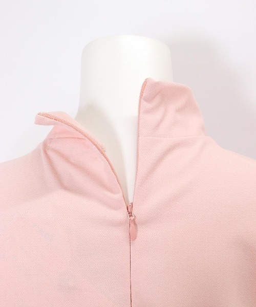 Picone CLUB(ピッコーネクラブ)の「UV冷感ハイネック刺繍プルオーバー(Tシャツ/カットソー・レディース・ベージュ/ホワイト/ピンク/ネイビー・S/L/M)」の5枚目の写真