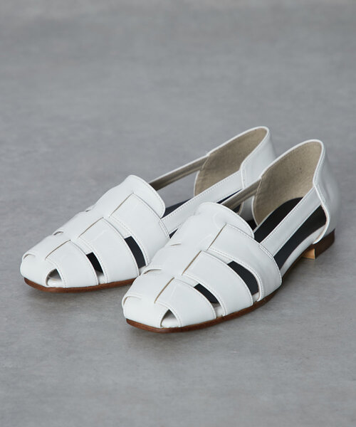 un dix cors(アンディコール)の「libero/エナメルグルカサンダル(サンダル・レディース・ホワイト/ブラック・S/M/L)」の3枚目の写真