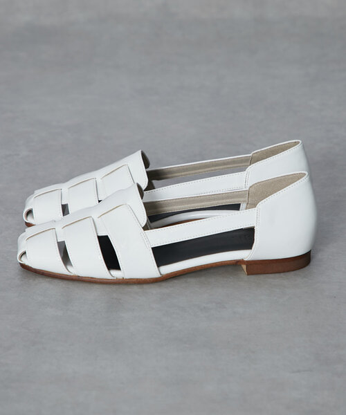 un dix cors(アンディコール)の「libero/エナメルグルカサンダル(サンダル・レディース・ホワイト/ブラック・S/M/L)」の5枚目の写真