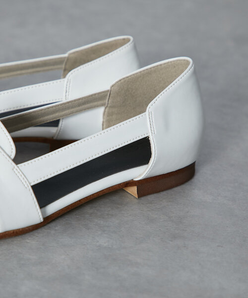 un dix cors(アンディコール)の「libero/エナメルグルカサンダル(サンダル・レディース・ホワイト/ブラック・S/M/L)」の11枚目の写真