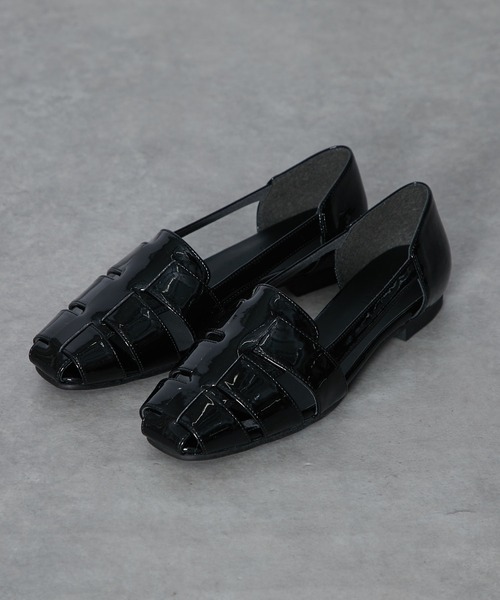 un dix cors(アンディコール)の「libero/エナメルグルカサンダル(サンダル・レディース・ホワイト/ブラック・S/M/L)」の1枚目の写真