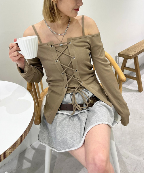 SPIRALGIRL（スパイラルガール）の「オフショルレースアップアンサンブルトップス（Tシャツ/カットソー・レディース・ブラウン/グリーン/ブラック・FREE）」の2枚目の写真