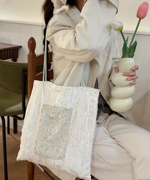 VIBGYOR(ヴィブジョー)の「Liaa/ベロア レース 刺繍 トートバッグ A18553(トートバッグ・レディース・その他4/その他1/その他2/その他3/その他8/その他10/その他6/その他7/その他9・FREE)」の3枚目の写真
