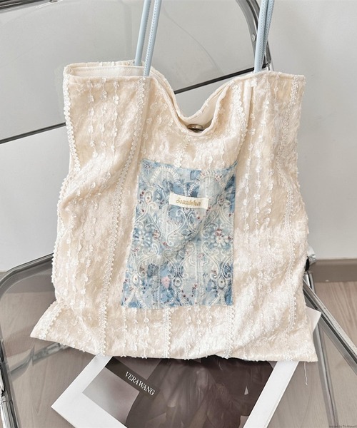 VIBGYOR(ヴィブジョー)の「Liaa/ベロア レース 刺繍 トートバッグ A18553(トートバッグ・レディース・その他4/その他1/その他2/その他3/その他8/その他10/その他6/その他7/その他9・FREE)」の4枚目の写真