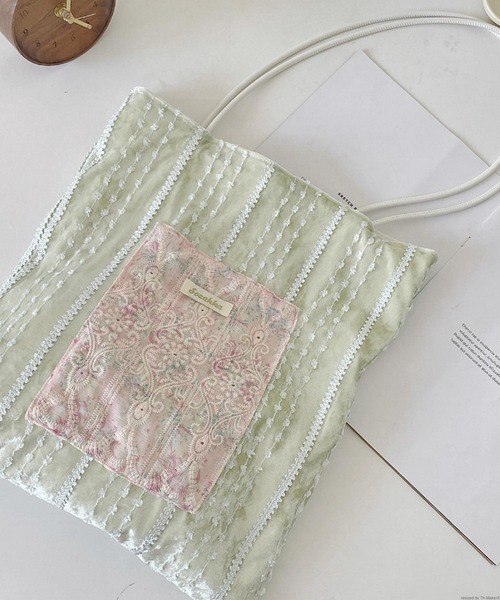 VIBGYOR(ヴィブジョー)の「Liaa/ベロア レース 刺繍 トートバッグ A18553(トートバッグ・レディース・その他4/その他1/その他2/その他3/その他8/その他10/その他6/その他7/その他9・FREE)」の5枚目の写真