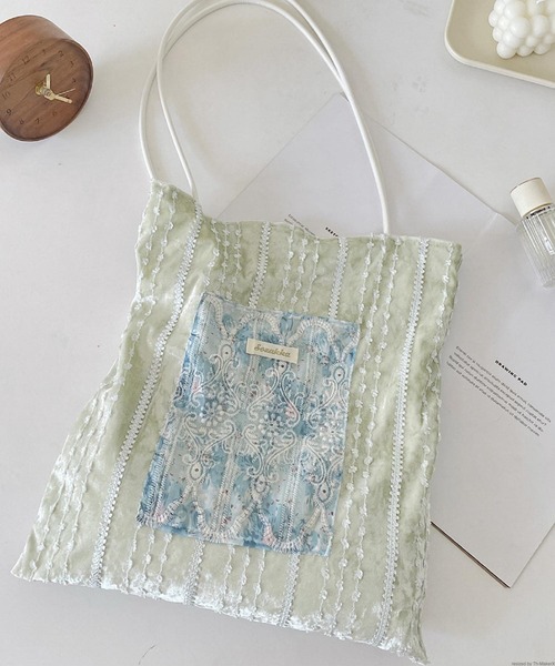 VIBGYOR(ヴィブジョー)の「Liaa/ベロア レース 刺繍 トートバッグ A18553(トートバッグ・レディース・その他4/その他1/その他2/その他3/その他8/その他10/その他6/その他7/その他9・FREE)」の7枚目の写真