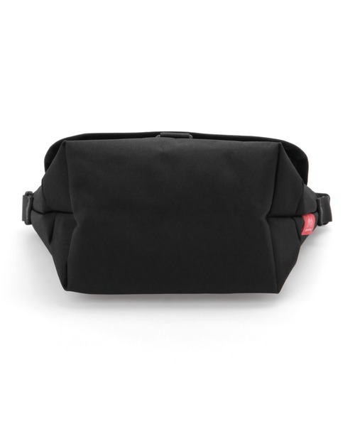 Manhattan Portage(マンハッタンポーテージ)の「Pacific Nylon Messenger Bag Flap Zipper Pocket W/ Divide(メッセンジャーバッグ・メンズ・ブラック・X-SMALL)」の5枚目の写真