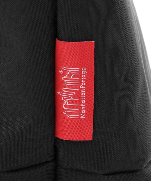 Manhattan Portage(マンハッタンポーテージ)の「Pacific Nylon Messenger Bag Flap Zipper Pocket W/ Divide(メッセンジャーバッグ・メンズ・ブラック・X-SMALL)」の11枚目の写真