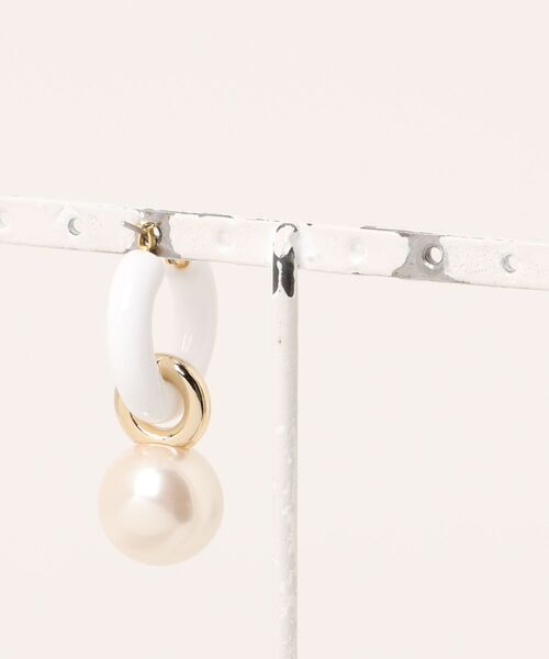 LOVE BY e.m. （ラブバイイーエム）の「ホワイトパールフープピアス/25SS/レディース（ピアス（片耳用）・レディース・ホワイト・FREE）」の3枚目の写真