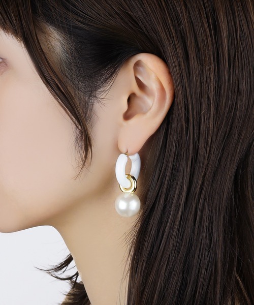LOVE BY e.m. （ラブバイイーエム）の「ホワイトパールフープピアス/25SS/レディース（ピアス（片耳用）・レディース・ホワイト・FREE）」の2枚目の写真