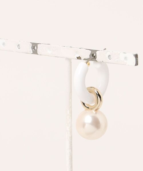 LOVE BY e.m. （ラブバイイーエム）の「ホワイトパールフープピアス/25SS/レディース（ピアス（片耳用）・レディース・ホワイト・FREE）」の5枚目の写真