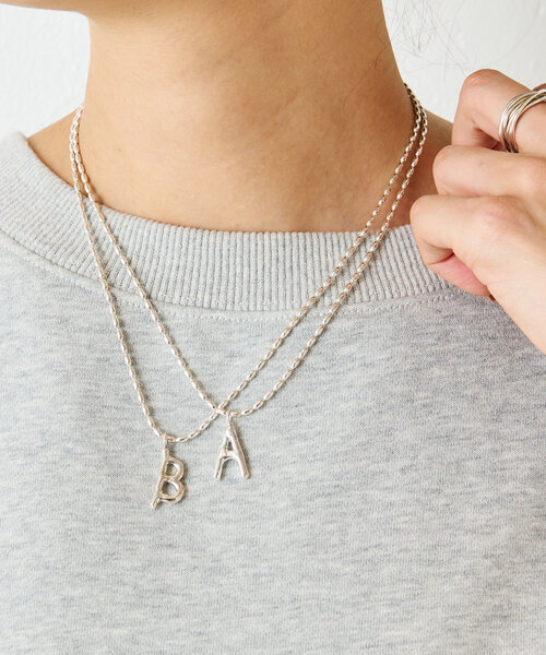 BEARDSLEY（ビアズリー）の「イニシャルネックレス(A)（ネックレス・レディース・シルバー・FREE）」の4枚目の写真