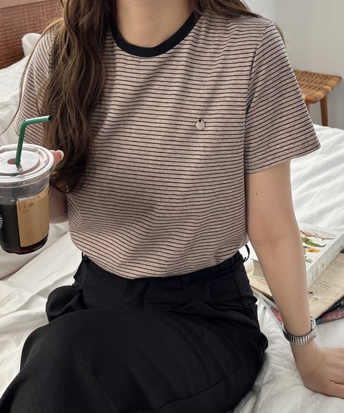 nelliy.（ネルリー）の「プレート付ボーダー配色リンガーＴシャツ（Tシャツ/カットソー・レディース・ネイビー/ベージュ/ブラック・LARGE/MEDIUM）」の2枚目の写真