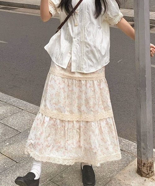 gossip!ロサンゼルス(ゴシップロサンゼルス)の「レトロフラワープリント ティアードスカート 日常カジュアル(スカート・レディース・ホワイト・FREE)」の2枚目の写真