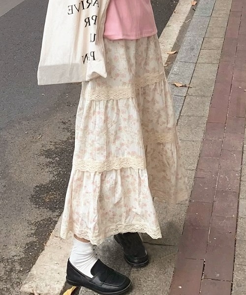 gossip!ロサンゼルス(ゴシップロサンゼルス)の「レトロフラワープリント ティアードスカート 日常カジュアル(スカート・レディース・ホワイト・FREE)」の5枚目の写真