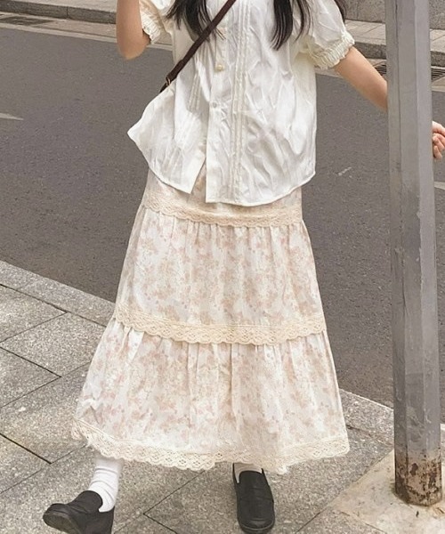 gossip!ロサンゼルス(ゴシップロサンゼルス)の「レトロフラワープリント ティアードスカート 日常カジュアル(スカート・レディース・ホワイト・FREE)」の6枚目の写真