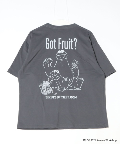 FRUIT OF THE LOOM(フルーツオブザルーム)の「【FRUIT OF THE LOOM/フルーツオブザルーム】ESAME STREET× FRUIT OF THE LOOM Illust T-Shirt E(Tシャツ/カットソー・レディース・ミント/ブラック・L/M/S)」の2枚目の写真