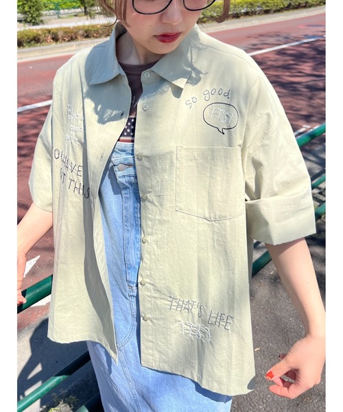 SM2(エスエムツー)の「ロゴ刺繍入りオーバーシャツ(シャツ/ブラウス・レディース・クリーム/ブルー/ベージュ/カーキ・F)」の4枚目の写真
