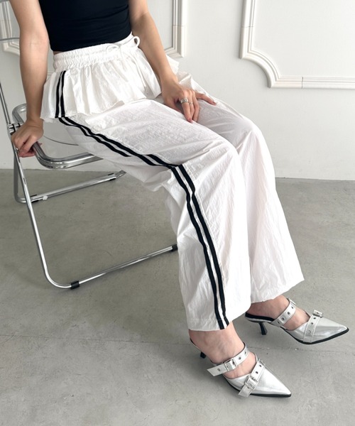 wears（ウェアーズ）の「フリルデザイン ナイロンパンツ ダブルラインナイロンパンツ（その他パンツ・レディース・ブラック/ホワイト/ネイビー・FREE）」の4枚目の写真