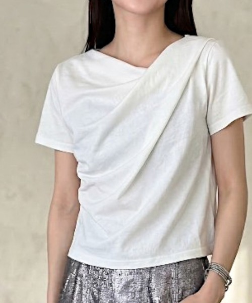 Per sist ence(パーシエンス)の「綿天竺半袖ドレープオフショルTシャツ(Tシャツ/カットソー・レディース・オートミール/オフホワイト/ブラック・ONE SIZE)」の2枚目の写真