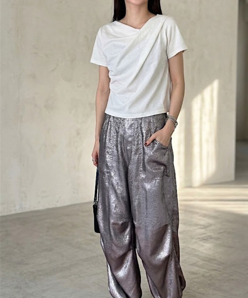 Per sist ence(パーシエンス)の「綿天竺半袖ドレープオフショルTシャツ(Tシャツ/カットソー・レディース・オートミール/オフホワイト/ブラック・ONE SIZE)」の10枚目の写真