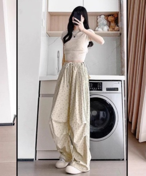 SHEPP(シープ)の「ウエスト ドロスト小花柄 ストレートパンツ(その他パンツ・レディース・ホワイト/ベージュ・M)」の7枚目の写真