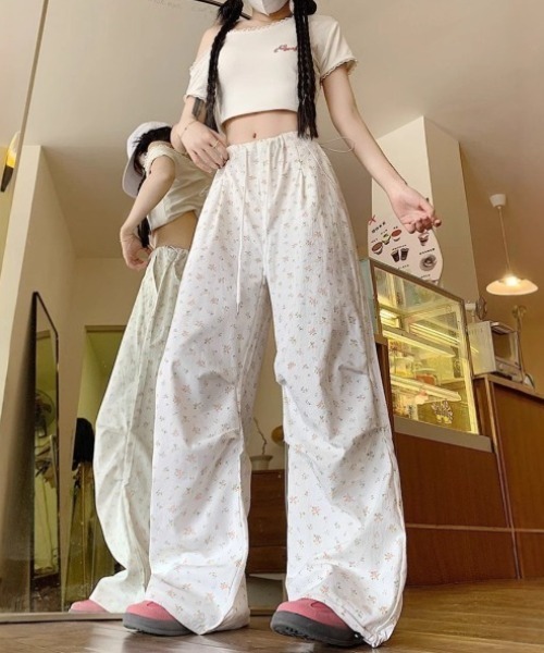 SHEPP(シープ)の「ウエスト ドロスト小花柄 ストレートパンツ(その他パンツ・レディース・ホワイト/ベージュ・M)」の13枚目の写真