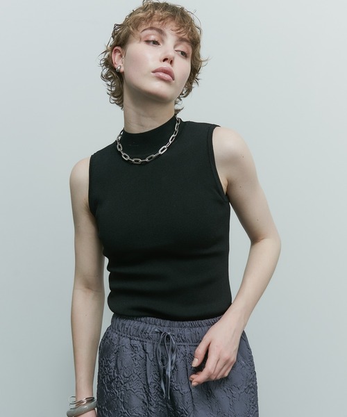 uyu.(ウユ)の「バックオープンノースリーブニットトップス(Tシャツ/カットソー・レディース・ホワイト/ブラック/レッド/ブルー・FREE)」の8枚目の写真