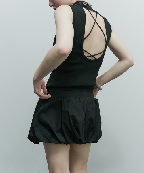 uyu.(ウユ)の「バックオープンノースリーブニットトップス(Tシャツ/カットソー・レディース・ホワイト/ブラック/レッド/ブルー・FREE)」の11枚目の写真