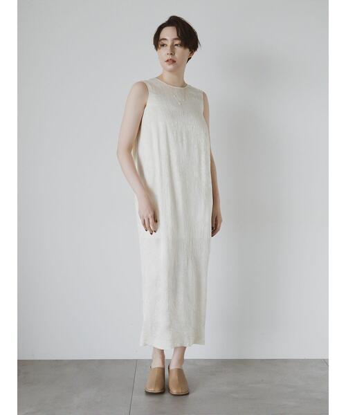 Te chichi CLASSIC（テチチクラシック）の「【JAPAN FABRIC】リンクルアセテートサテンワンピース《2025summer catalog item》（ワンピース・レディース・オフホワイト・F）」の4枚目の写真