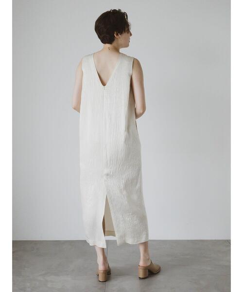 Te chichi CLASSIC（テチチクラシック）の「【JAPAN FABRIC】リンクルアセテートサテンワンピース《2025summer catalog item》（ワンピース・レディース・オフホワイト・F）」の9枚目の写真