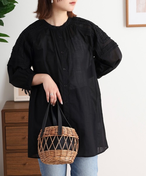 EGLANTINE(エグランティーヌ)の「EGLANTINE コットンレースノーカラー5分袖ブラウス(シャツ/ブラウス・レディース・ブラック/オフホワイト・40)」の1枚目の写真