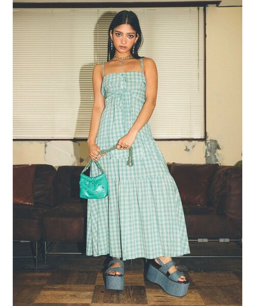 EVRIS（エヴリス）の「スタッズモチーフプラットフォームサンダル（サンダル・レディース・ブラック/ブルー/ベージュ・SMALL/MEDIUM/LARGE）」の14枚目の写真