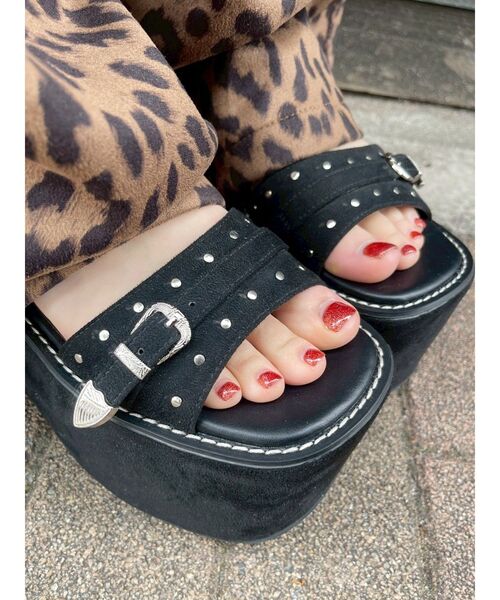 EVRIS（エヴリス）の「スタッズモチーフプラットフォームサンダル（サンダル・レディース・ブラック/ブルー/ベージュ・SMALL/MEDIUM/LARGE）」の16枚目の写真