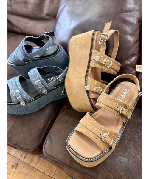 EVRIS（エヴリス）の「スタッズモチーフプラットフォームサンダル（サンダル・レディース・ブラック/ブルー/ベージュ・SMALL/MEDIUM/LARGE）」の17枚目の写真