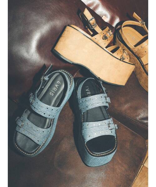 EVRIS（エヴリス）の「スタッズモチーフプラットフォームサンダル（サンダル・レディース・ブラック/ブルー/ベージュ・SMALL/MEDIUM/LARGE）」の18枚目の写真
