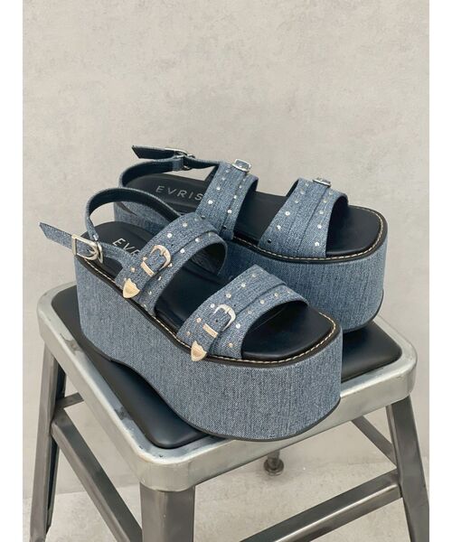 EVRIS（エヴリス）の「スタッズモチーフプラットフォームサンダル（サンダル・レディース・ブラック/ブルー/ベージュ・SMALL/MEDIUM/LARGE）」の19枚目の写真