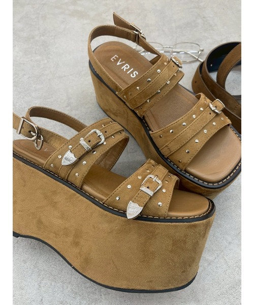 EVRIS（エヴリス）の「スタッズモチーフプラットフォームサンダル（サンダル・レディース・ブラック/ブルー/ベージュ・SMALL/MEDIUM/LARGE）」の6枚目の写真