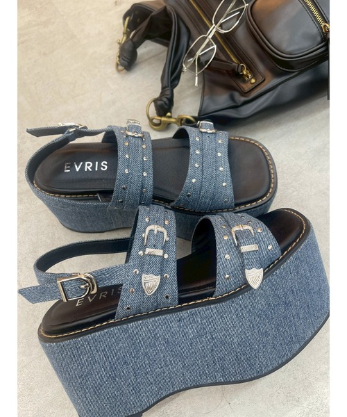 EVRIS（エヴリス）の「スタッズモチーフプラットフォームサンダル（サンダル・レディース・ブラック/ブルー/ベージュ・SMALL/MEDIUM/LARGE）」の8枚目の写真