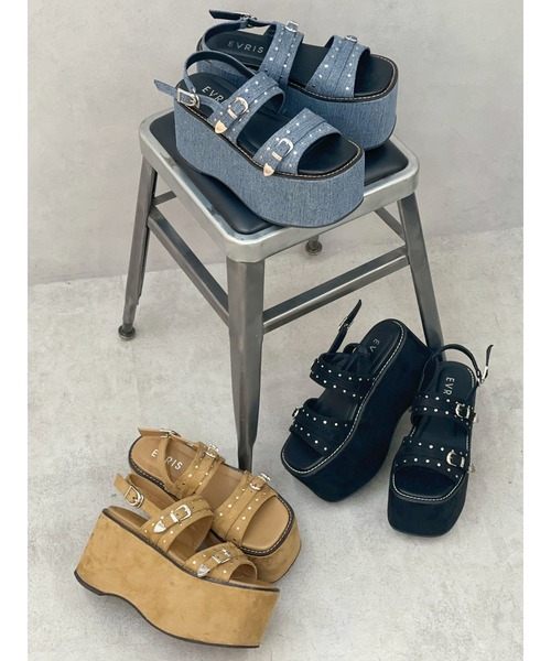 EVRIS（エヴリス）の「スタッズモチーフプラットフォームサンダル（サンダル・レディース・ブラック/ブルー/ベージュ・SMALL/MEDIUM/LARGE）」の4枚目の写真
