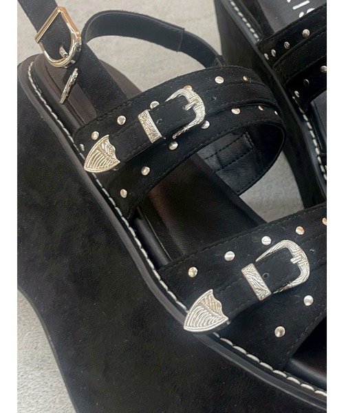 EVRIS（エヴリス）の「スタッズモチーフプラットフォームサンダル（サンダル・レディース・ブラック/ブルー/ベージュ・SMALL/MEDIUM/LARGE）」の5枚目の写真